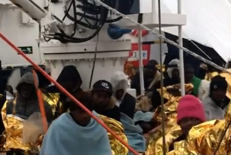 Migranti, raffica di sbarchi a Lampedusa: in 109 arrivati sull’isola