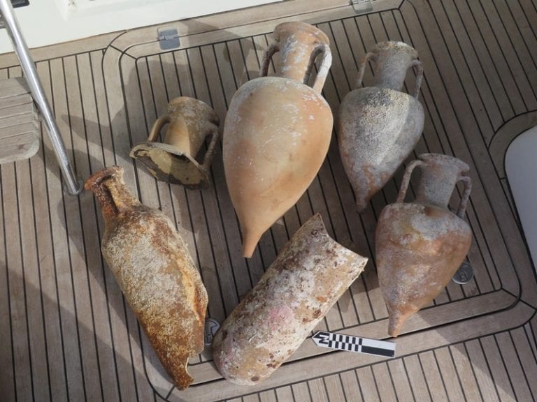 Tesori dei fondali siciliani, trovate tre antiche anfore nel mare di Filicudi